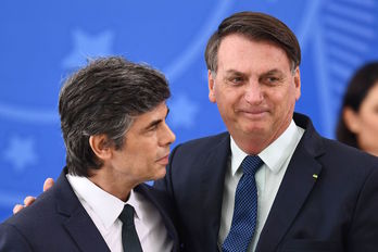 Nelson Teich y el presidente Bolsonaro, el día de la toma de posesión del primero. (EVARISTO SA / AFP) 