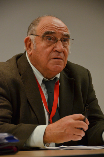 Ronnie Kasrils, quien fuera viceministro de Defensa de Sudáfrica e integrante de la Comisión Internacional de Verificación. (Renaud HOYOIS) 