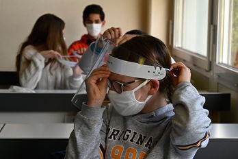 Alumnos en un colegio de la ciudad de Angers en el este hexagonal. (Damien MEYER /AFP)