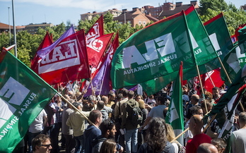 Sindikatuek deitutako mobilizazioa. (Luis JAUREGIALTZO/FOKU) 