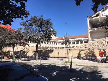 Imagen del derribo del colegio de Salesianos de Iruñea.