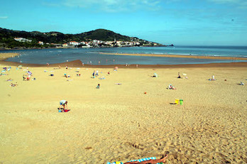 En la playa de Laida se ha aplicado una regulación innovadora para este verano. (Jon HERNAEZ/AFP)