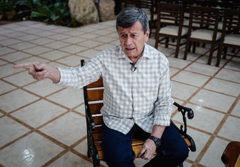 El jefe de la delegación del paz del ELN, Pablo Beltrán, en una entrevista con AFP en La  Habana. (Adalberto ROQUE/AFP)