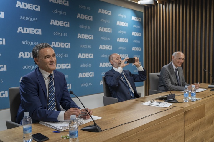 Los responsables de Adegi han comparecido tras la Asamblea General. (Andoni CANELLADA/FOKU)