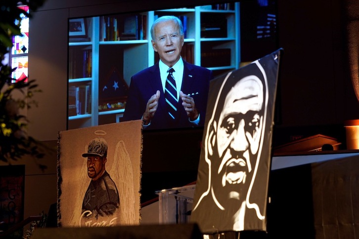  Joe Biden hautagai demokrata Floyden hiletaelizikizunaren orduan agerraldian. (David J. PHILLIP/AFP)