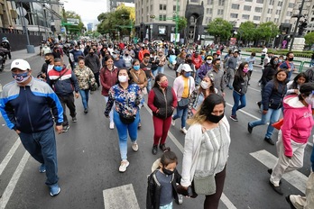 Kale-saltzaileen protesta Mexikoko hiriburuan. (Alfredo ESTRELLA-AFP)