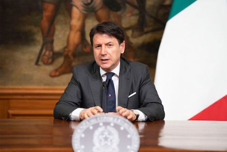 El primer ministro de Italia, Giuseppe Conti, ha tenido que declarar ante la fiscal de Bérgamo. (AFP PHOTO)