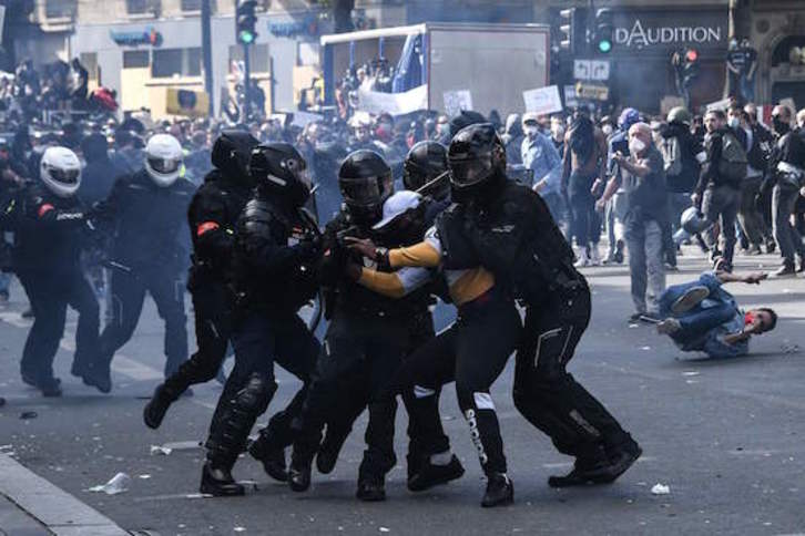 Hoy se han repetido las cargas policiales en París.  (Anne-Christine POUJOULAT/AFP)