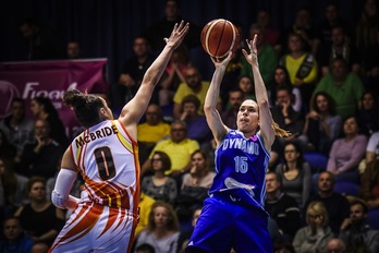 Típica imagen de Anna Cruz, durante su estancia en el Dinamo Kursk. (FIBA BASKETBALL)