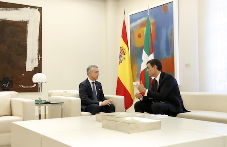 Imagen de la primera reunión en la Moncloa entre Iñigo Urkullu y Pedro Sánchez en junio de 2018. (J.DANAE/FOKU)