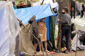 Niños venezolanos en un campo de refugiados en Bogotá, Colombia. (Daniel MUÑOZ / AFP)