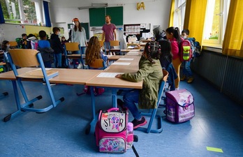 Preparar la vuelta al colegio tras el verano requiere preparar alternativas novedosas. (Ina FASSBENDER | AFP)