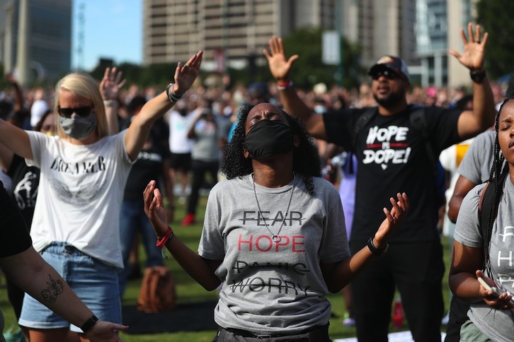 Juneteenth egunaren aldarrikapena Atlantan (Georgian). (Joe RAEDLE-AFP)