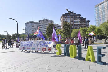 Concentración de los sindicatos frente al Palacio de Justicia de Iruñea en apoyo a Skolae. (Idoia ZABALETA/FOKU)