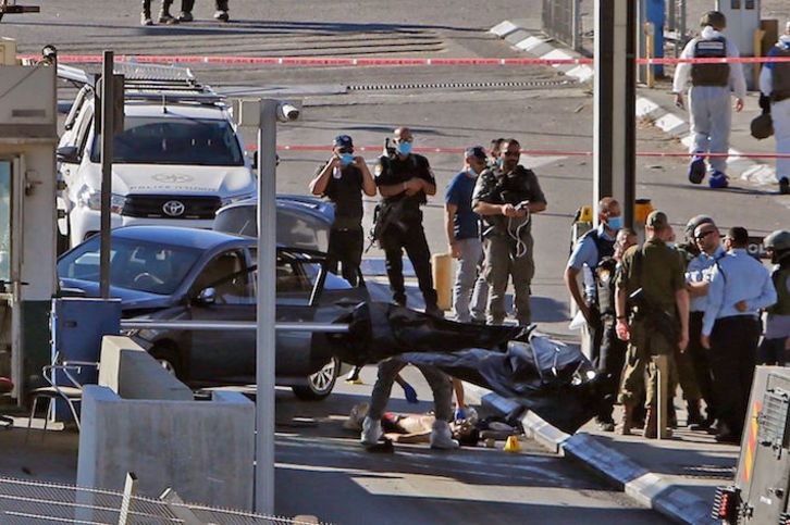 Puesto de control en el que la Policía israelí ha matado a un palestino. (Musa Al-SHAER/AFP)