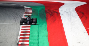 Valtteri Bottas (Mercedes) duante la clasificación en el GP de Austria. (Mark THOMPSON/AFP)