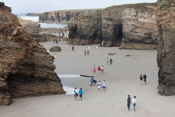 Praia das Catedrais, en Ribadeo, icono turístico de A Mariña. (Creative Commons)