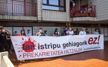 Concentración en Bermeo en protesta por un accidente laboral mortal, el pasado 24 de junio. (Luis JAUREGIALTZO/FOKU)