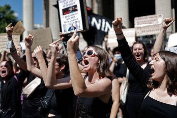 Protesta de colectivos feministas en París por la composición del nuevo Gobierno francés. (Thomas COEX / AFP) 