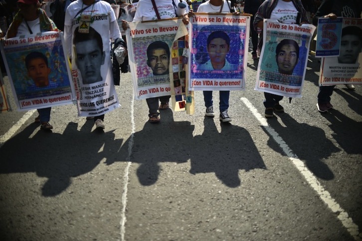 Manifestación para recordar a uno de los desaparecidos. (Rodrigo ARANGUA / AFP)