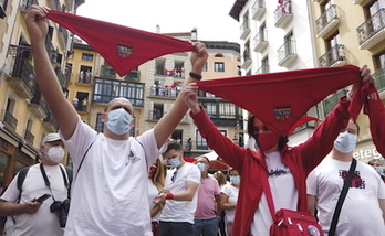 Los ‘no sanfermines’ se han desarrollado con tranquilidad en Iruñea. (Iñigo URIZ/FOKU)