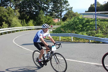 Alberto Vallés es muy aficionado al ciclismo.