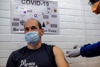 1.077 voluntarios mostraron que una inyección les llevaba a producir anticuerpos (Luca SOLA/AFP)