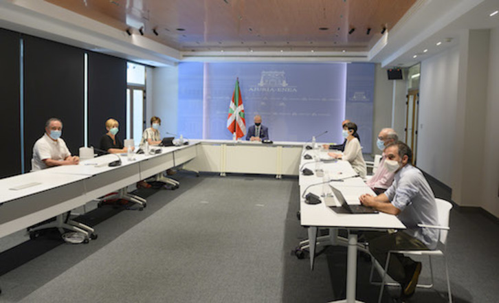 Reunión de la comisión de seguimiento reunida en Gasteiz. (IREKIA)