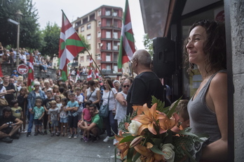 Llegada de Itxaso Zaldua a Hernani tras abandonar la prisión en 2017. (Jon URBE/FOKU)