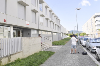 Exterior del instituto de Mendillorri. (Idoia ZABALETA/FOKU)