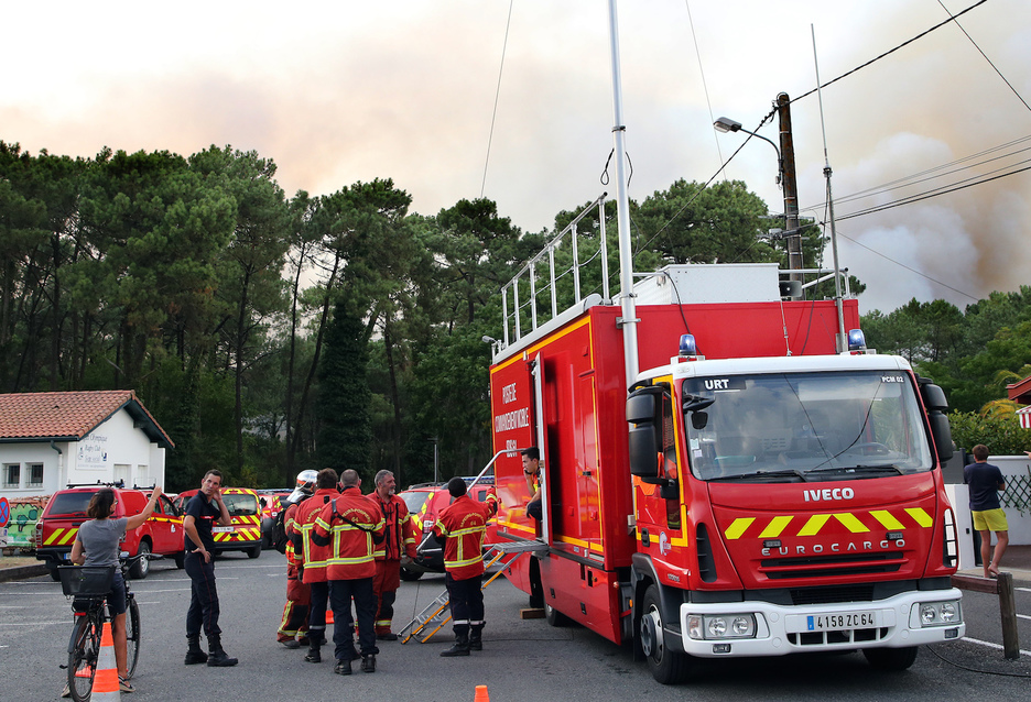 Les pompiers ont lutté 8 heures durant contre le feu. © Bob EDME