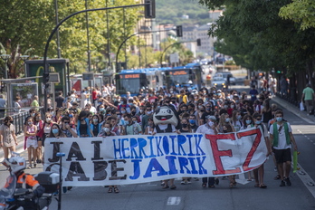 Ezkila kapitaina eta Matti, txupina jaurtitzeko prest. (Gorka RUBIO I FOKU)