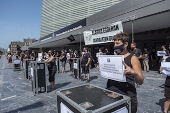 El sindicato Teknikariok ha realizado una concentración de protesta en Donostia. (Gorka RUBIO I FOKU)