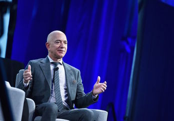 Jeff Bezos, propietario de Amazon, encabeza la lista Forbes. (Mandel NGAN/AFP) 