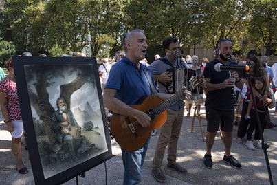 Gernikako Arbola Euskal Herriko abesti ofiziala izan dadila eskatu dute hainbat musikari esanguratsuk Iruñean. (Jagoba MANTEROLA/FOKU)