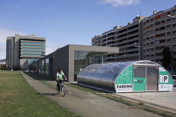 Imagen del nuevo aparcamiento de bicicletas ubiado junto a la Estación de Autobuses de Iruñea. (AYUNTAMIENTO DE IRUÑEA)