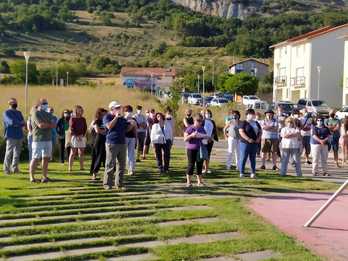 Rueda de prensa de los alcaldes de Ollaran, Etxauribar y Oltza Zendea en Etxauri. (NAIZ)