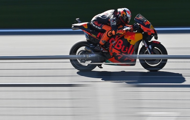 Pol Espargaró, sobre la KTM RC 16 (Joe KLAMAR / AFP)