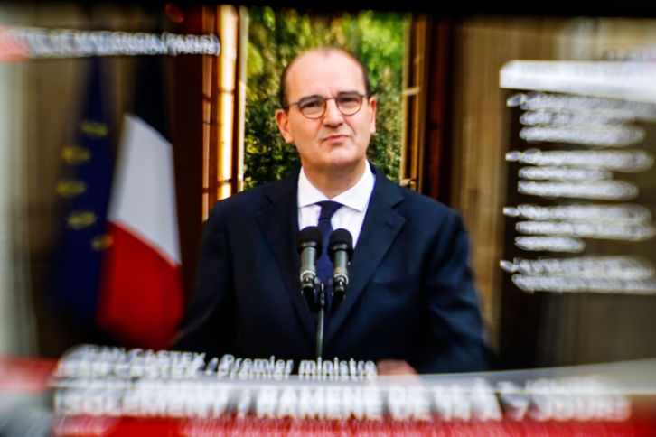 Imagen de televisión de la comparecencia del primer ministro francés. (Thomas COEX/AFP)