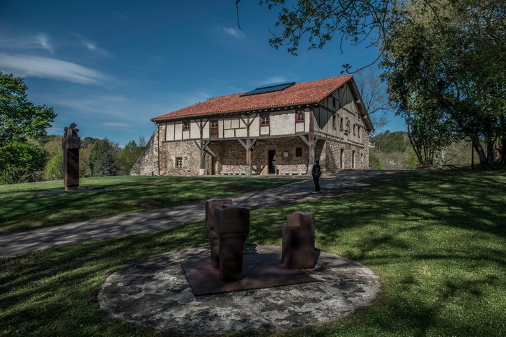 El caserío Zabalaga, centro del museo Chillida Leku. (Juan Carlos RUIZ | FOKU)