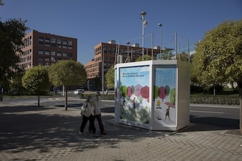 Imagen de la estación de control de calidad del aire instalada en la plaza Felisa Munárriz. (AYUNTAMIENTO DE IRUÑEA)