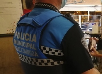 Un bar de la zona de Yamaguchi ha sido desalojado a la 1.30 horas de esta madrugada. (POLICÍA MUNICIPAL DE IRUÑEA)