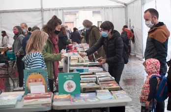 Heldu, gazte zein haur, literaturzaleek hitzordua dute asteburuan Zarautzen. (Juan Carlos RUIZ | FOKU)