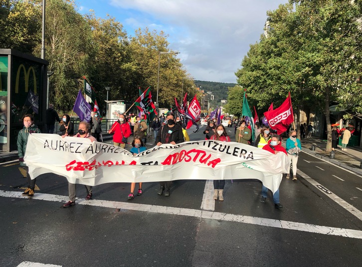  EAEko Hezkuntzako sindikatuen mobilizazioa Donostian. (Jon URBE/FOKU).