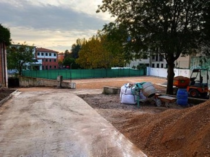 Obras de mejora en el aparcamiento disuasorio de la calle Agoitz. (AYUNTAMIENTO DE IRUÑEA)