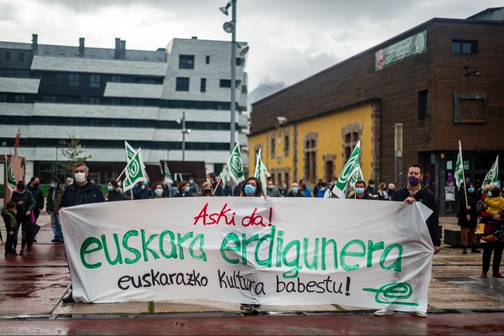 EHEren elkarretaratzea Plateruena atarian. (Jaizki FONTANEDA | FOKU)