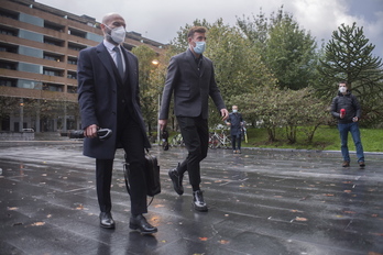 Sergi Enrich, a la derecha, entrando a la Audiencia. (Juan Carlos RUIZ | FOKU) 