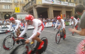 Contrarreloj por equipos en Iruñea en la Vuelta de 2012. (@javier_azcona)