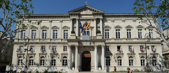 Ayuntamiento de la población occitana de Avinhon. (Mairie d'Avignon)
