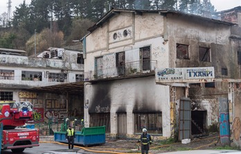  Incendio en la casa ocupada en El Infierno de Donostia. (Andoni CANELLADA/FOKU). 